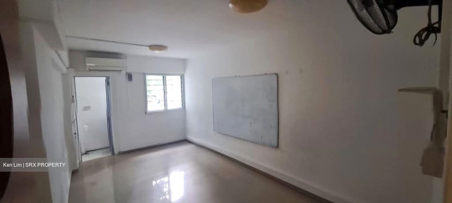 Yishun Street 22 (D27), Shop House #593493161